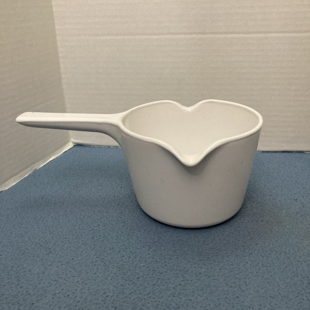 Corning Ware White Dual Spout 1 Quart Suce Pan (M-68-B) w/Interior Measure Marks